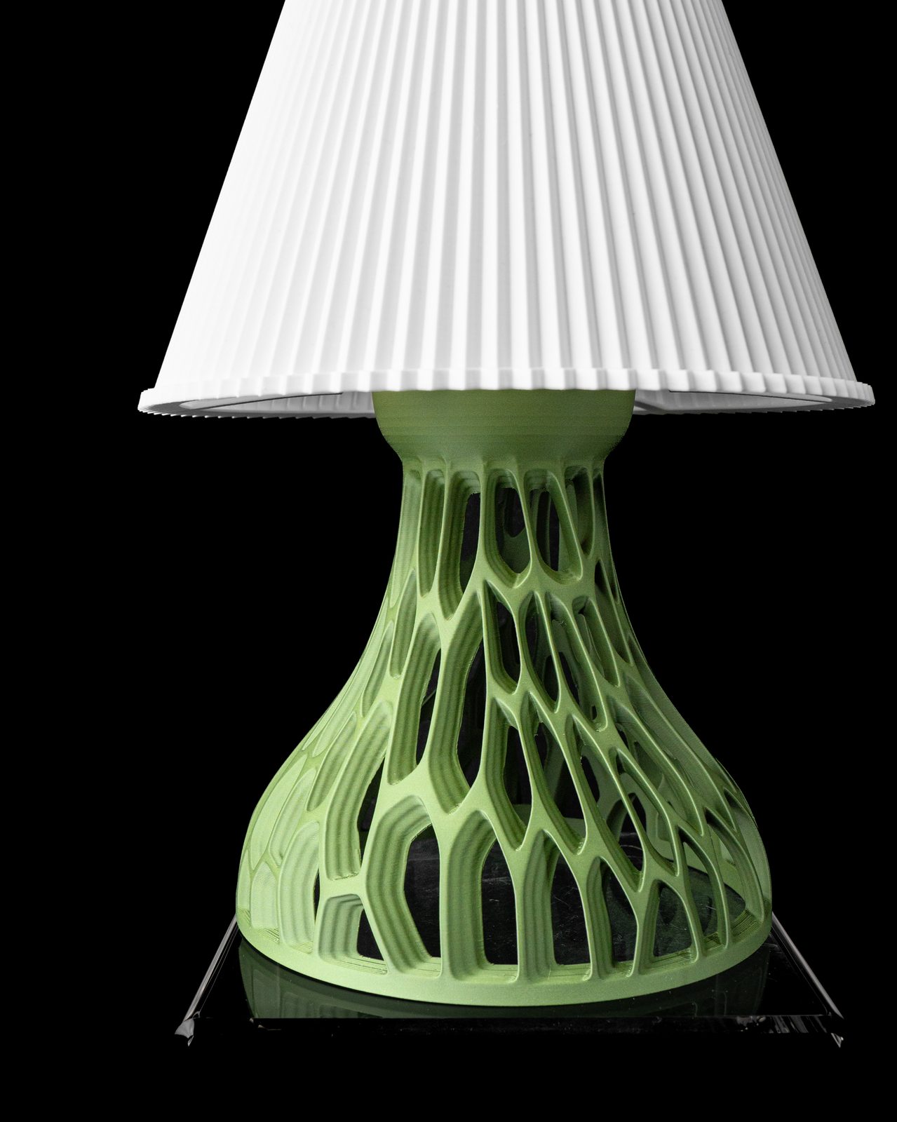 Lampe de table Ringo imprimée en 3D - abat-jour alvéolé design 17 x 18 cm, décoration bureau et salon, fabriquée en France — impression 3D par Manu3D